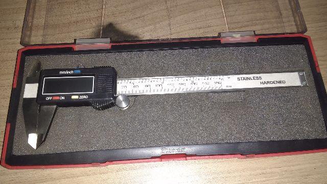 Paquímetro digital em aço inox 150 mm com estojo 