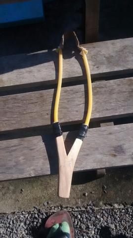 Vendo. estilingue. modelo. tradiçional