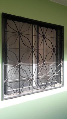 Janela com grade e vidro