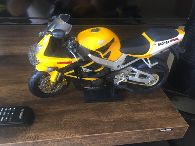 Miniatura Moto Honda CBR Amarela
