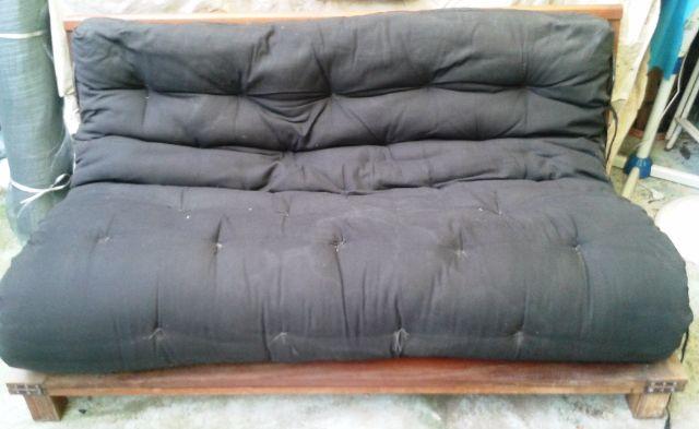 Sofa Cama em futton e madeira