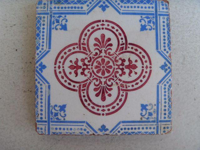 Um Azulejo Antigo De Origem Holandesa