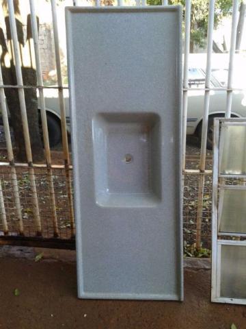 Vende-se pia de cozinha