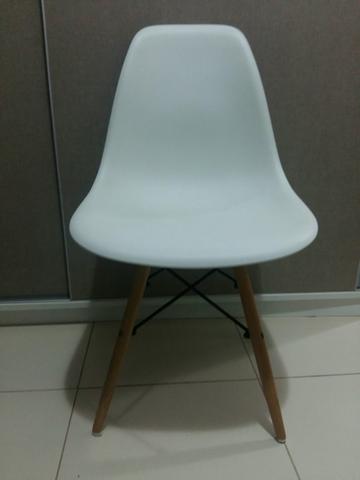 03 cadeiras Charles Eames
