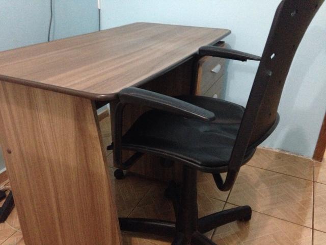 Escrivaninha e Cadeira