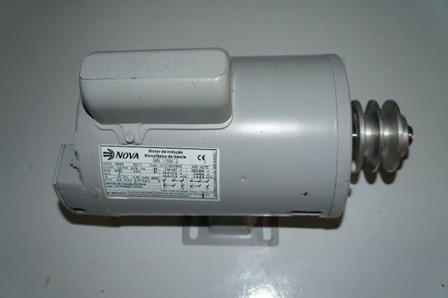 Motor de 1 cv  rpm com polia