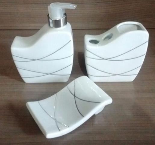 Saboneteira porcelana Kit com 3 peças