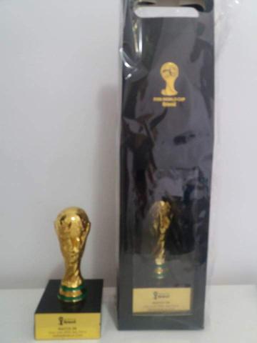 Troféu réplica original da copa do mundo