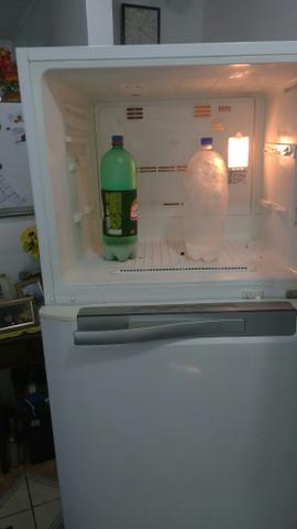 Vendo está geladeira Electrolux