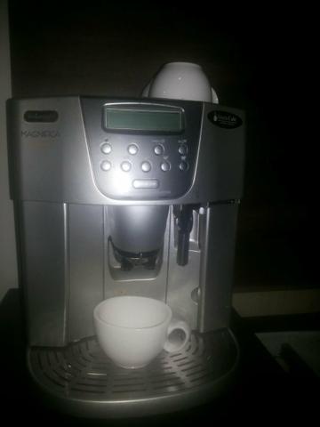 Máquina de café expresso, estufa para salgados, forno