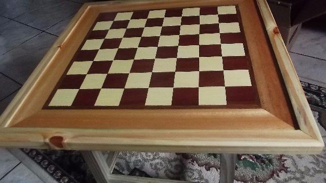 Tabuleiro de xadrez com banqueta