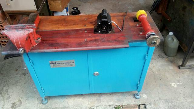 Bancada Italiana com gabinete