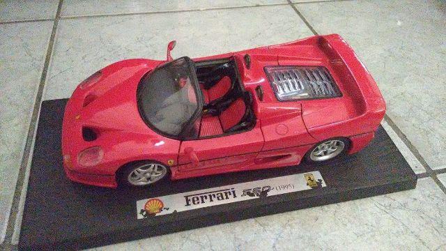 Miniaturas Ferrari F50 e Box McLaren