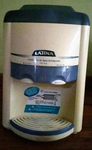 Purificador de água refrigerado Latina PA 4.0 funcionando