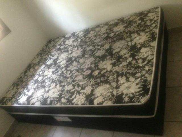 Cama box casal sem os pés