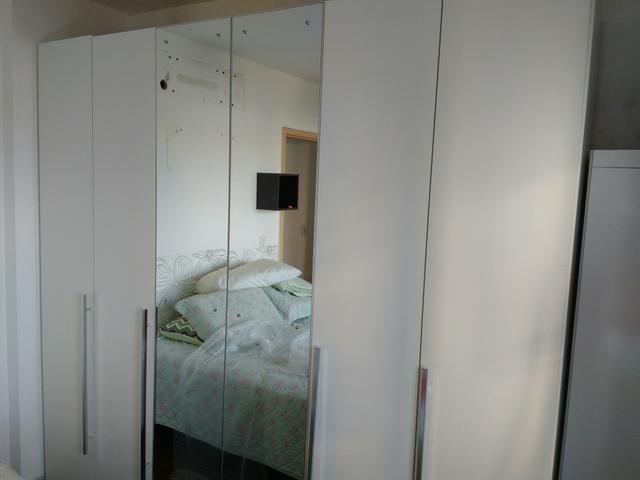 Guarda-roupa de 6 portas com espelho