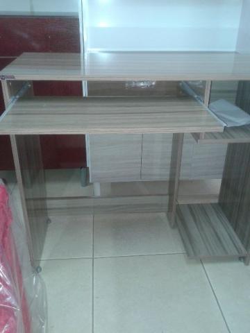 Mesa pra computador nova