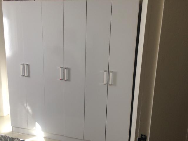 Roupeiro branco preço baixo e pouco usado!