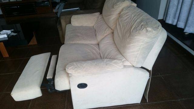 Sofa Reclinável 2 Lugares na cor Bege - Em boas condições