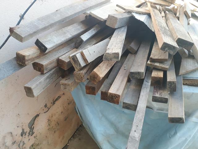 Vendo madeiras para escora e madeira para cobertura de telha
