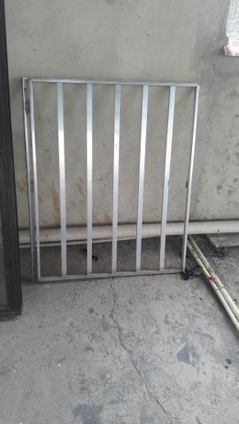 Vendo portão e corrimão de aluminio