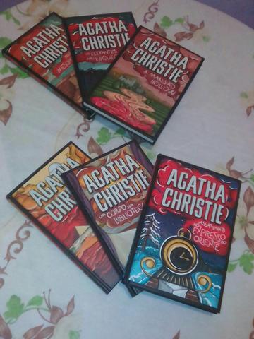2 box de livros da Agatha Christie