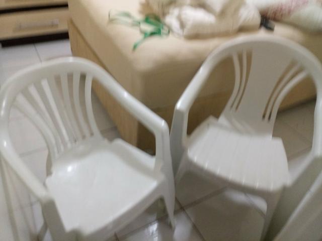 2 cadeira plástica