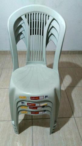 Conjunto de 4 Cadeiras Plástica Bistrô Euro
