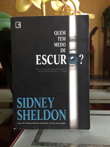 Livro Quem tem medo de escuro - Sidney Sheldon