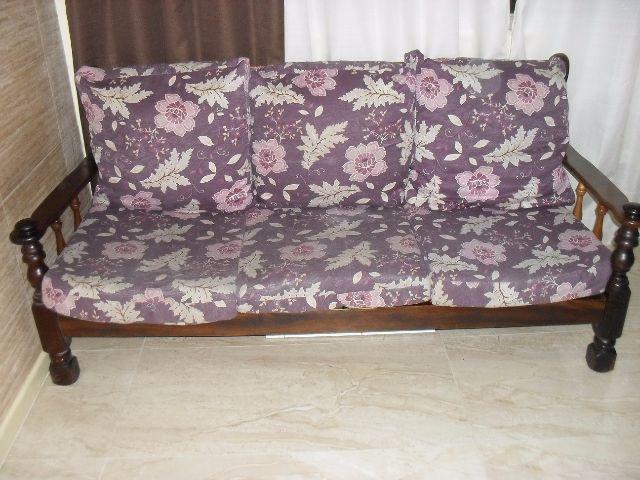 Sofá de 3 lugares em madeira maciça de Gramado