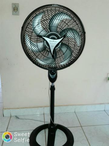 Vende-se Ventilador BRITÂNIA TURBO de 40cm Focionando