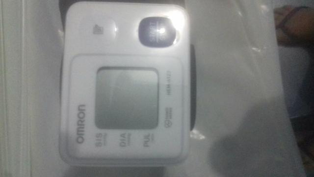 Vendo monitor de pressão arterial omron automatico de pulso
