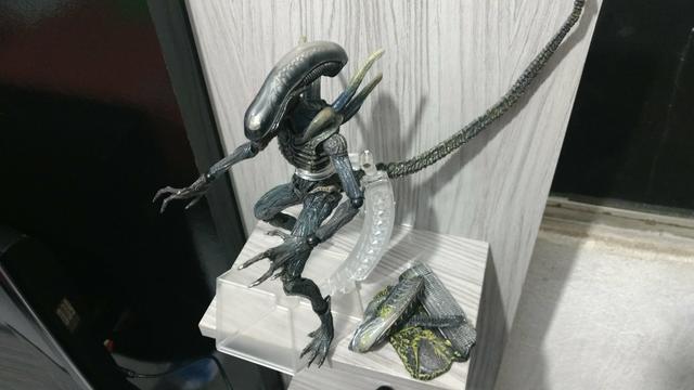 Action figure alien