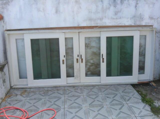 Janela de madeira 3,00x1,20 com grade