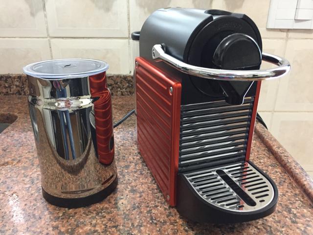 Máquina de Café Nespresso- já com Leiteira