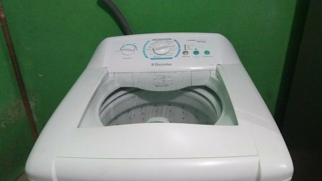 Máquina de lavar roupa Eletrolux de 12 kilos toda