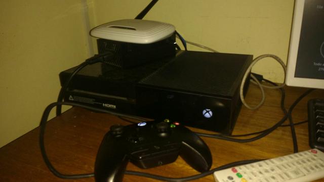 Xbox one com varios jogos e adaptador