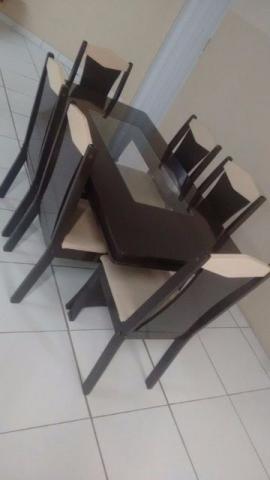 Cama de casal com colchão, Rack e mesa com 6 cadeiras