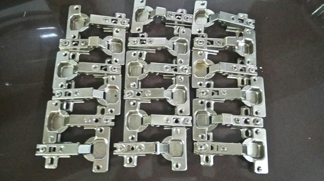 Dobradiças para móveis