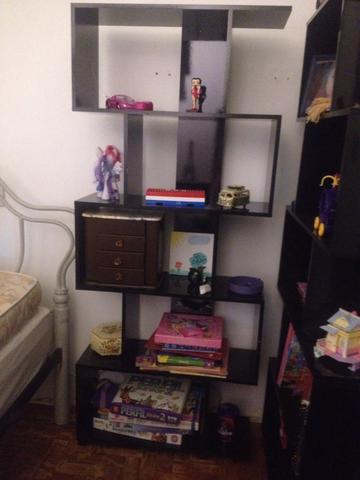 Estante em perfeito estado