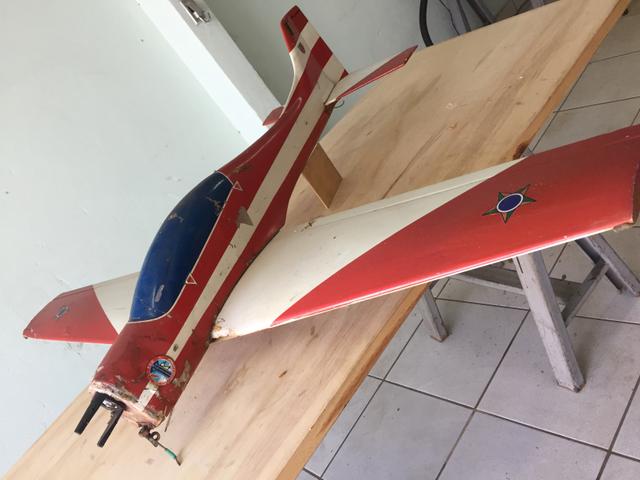 Aeromodelo Tucano de fribra