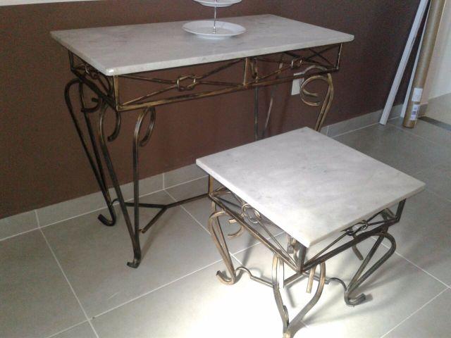 Aparador e mesa de canto