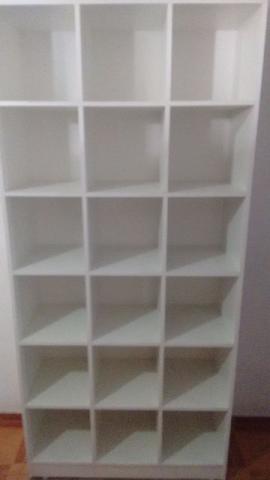 Armário prateleira com nichos