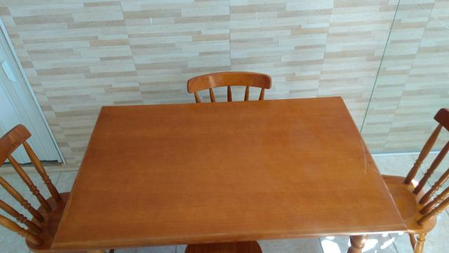 Mesa com 4 cadeiras