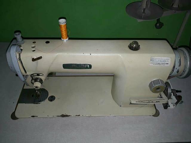 Máquina de costura industrial siruba