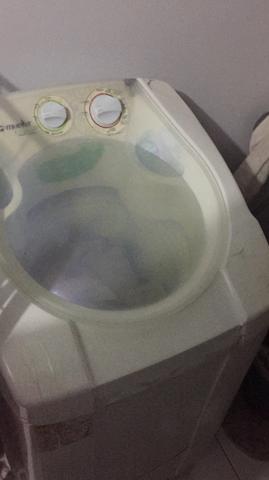 Máquina de lavar para retirar peças