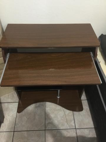 Vendo mesa de computador e puff