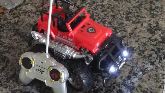 Carrinho de controle remoto police