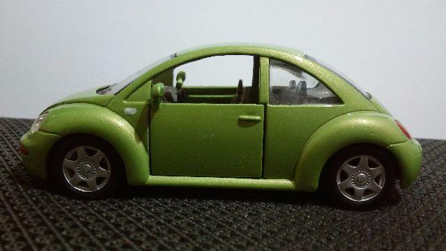 Carro em miniatura Volkswagen New Beetle