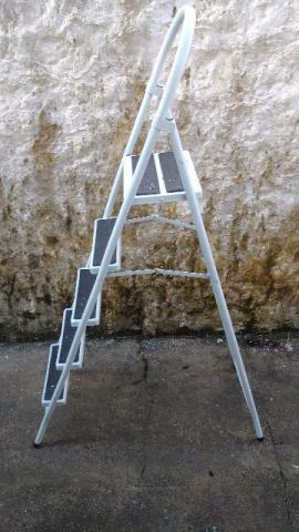 Escada de Ferro Branca